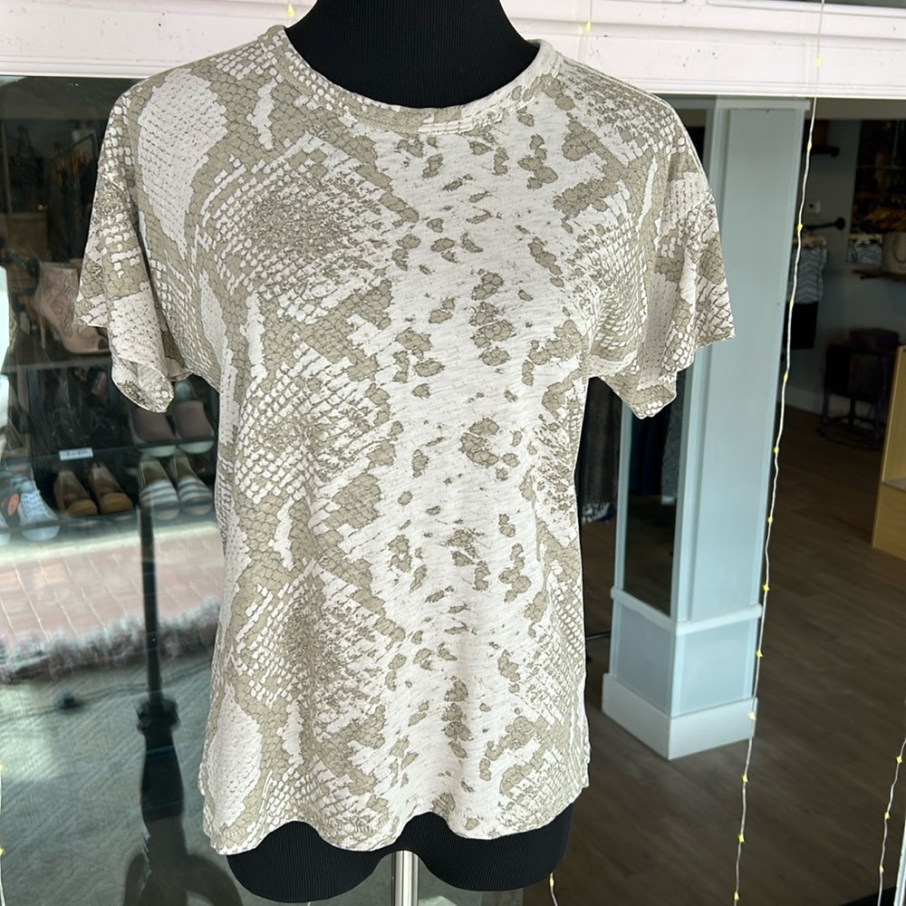 Rag & bone Tee Shirt
Items under $25 cannot be discounted unless bundled
